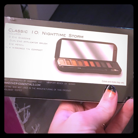 Neutral nudes eyeshadow palette - Picture 1 of 3